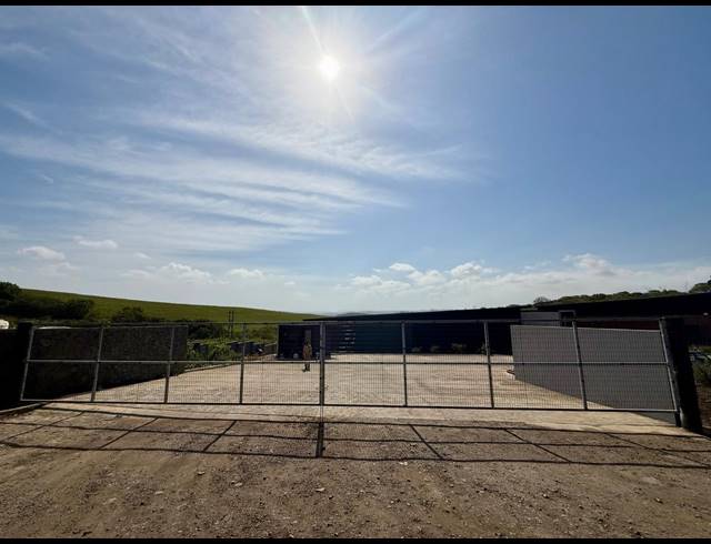 160M² INDUSTRIAL YARD FOR SALE IN UMHLALI